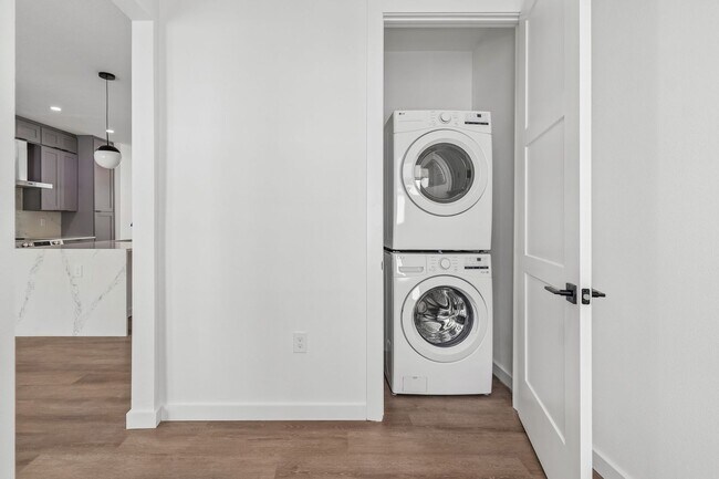 Building Photo - New Construction Townhome For Lease downtown Tampa, Ybor City, Gas Worx