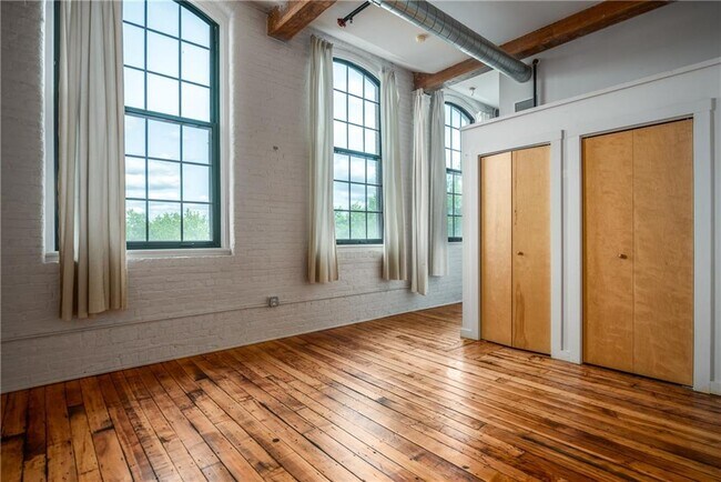 Building Photo - 28 Bayley St