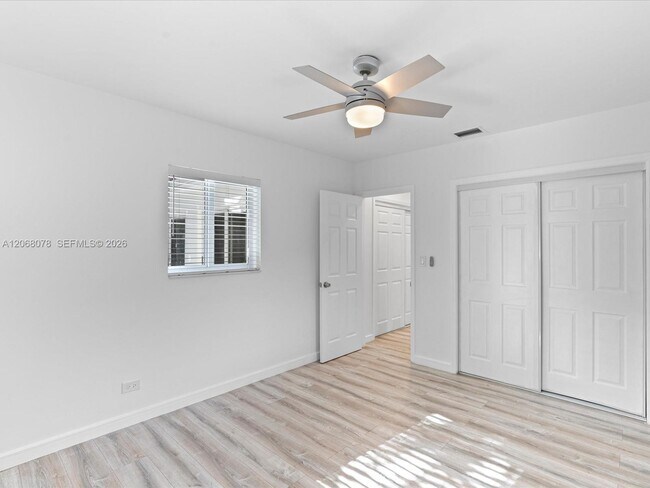 Building Photo - 5406 S Le Jeune Rd