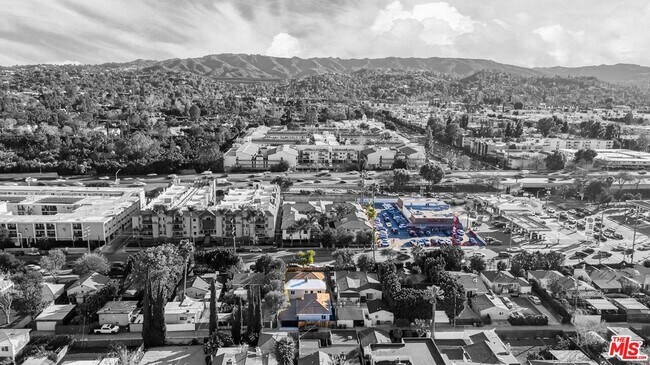 Building Photo - 17623 Burbank Blvd