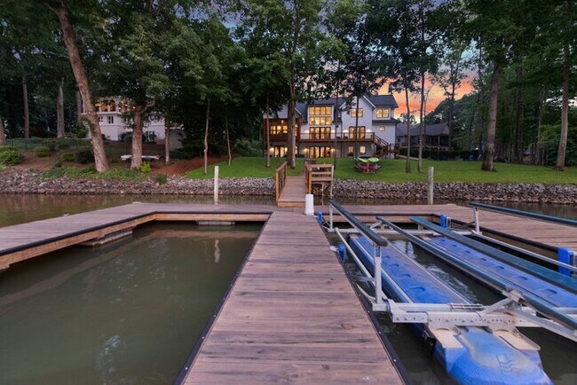 Building Photo - Northshore Landing