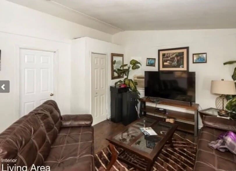 Building Photo - 148 St James Ln