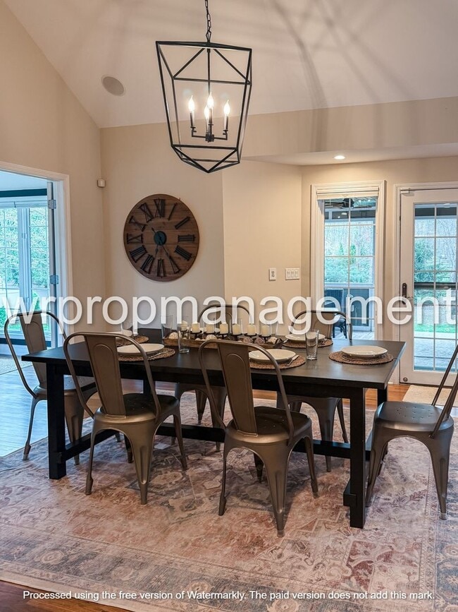 Building Photo - Gorgeous 3 bed 3.5 bath in Temperance