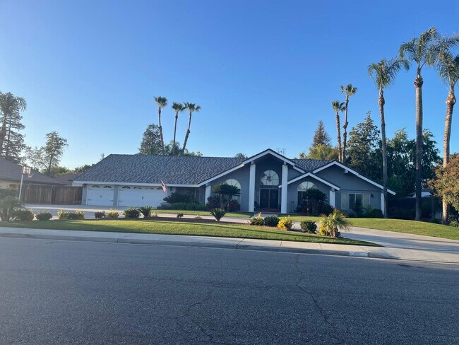 Building Photo - 11310 Pinehaven Ave