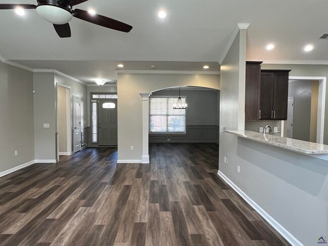 Building Photo - 210 Hearthwood Dr