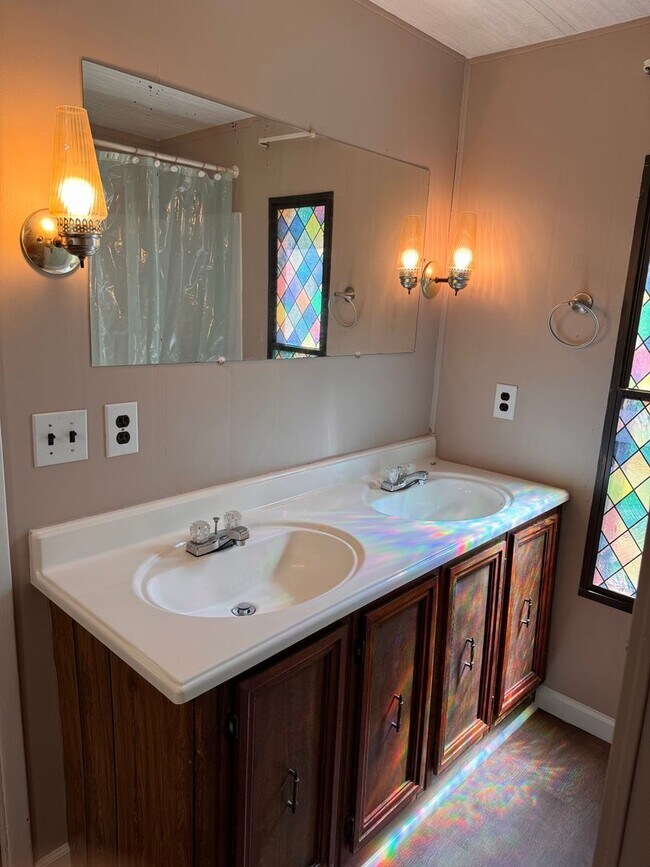 Building Photo - 3 Bed, 1.5 bath mobile home