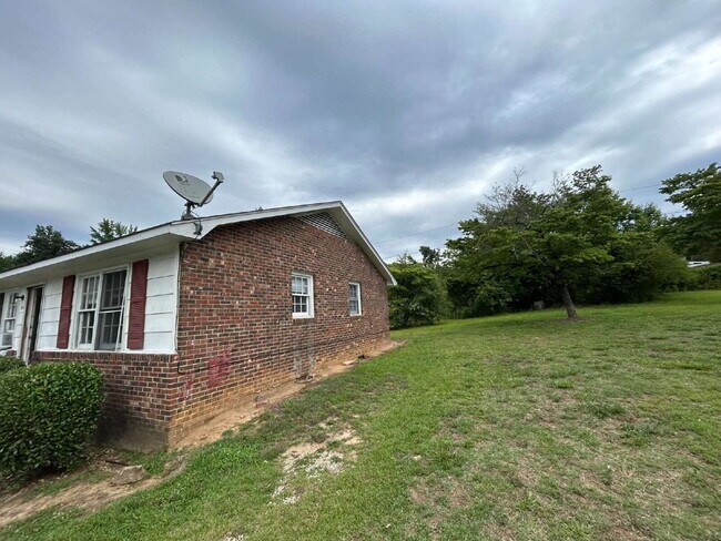 Building Photo - Affordable 2-Bedroom Duplex for Rent – Spartanburg, SC