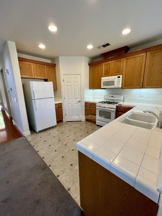 Building Photo - 459 Jacobs Dr