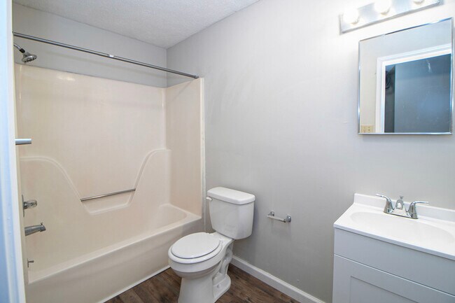 Building Photo - 13-413 Thompsonville Ln