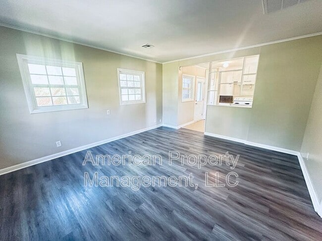 Building Photo - 1547 S Knoxville Ave