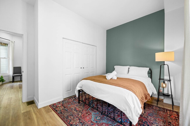 Building Photo - 906 Villa Ave