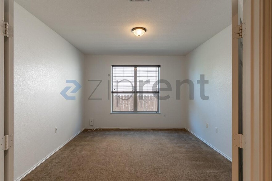 Building Photo - Unit