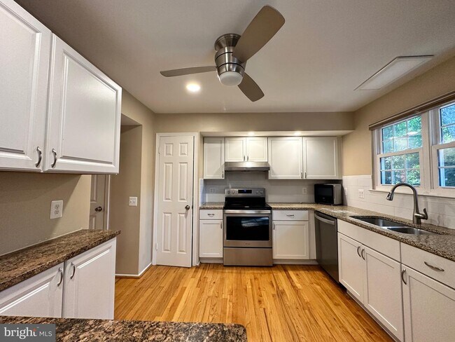 Building Photo - 6123 Martins Landing Ct