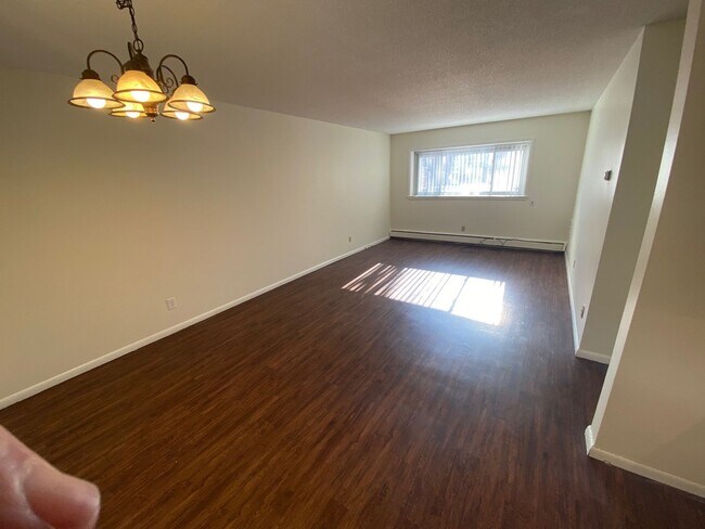 Interior Photo - 242 West Franklin Ave