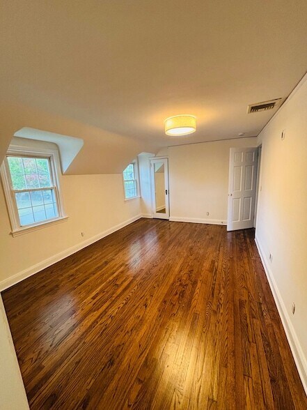 Building Photo - 3 S Leech Cir