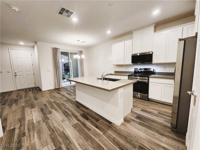 Building Photo - 25 Barbara Ln