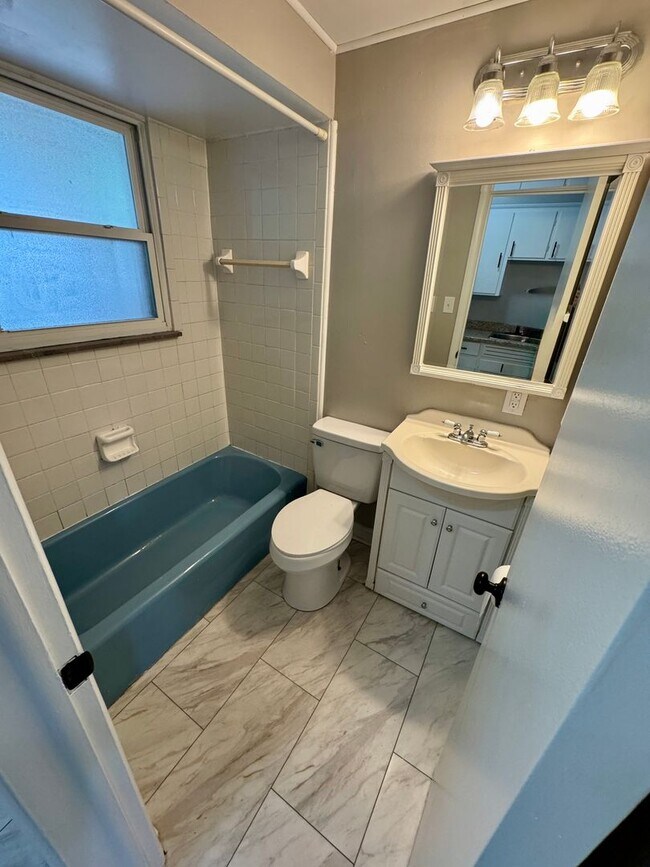 Building Photo - 1 Bedroom ~ Grandview Area