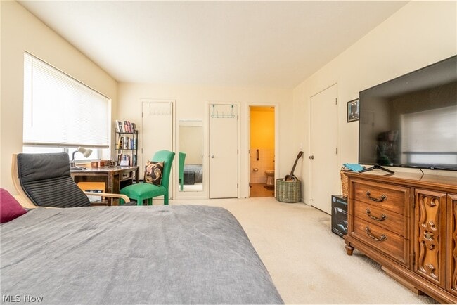 Building Photo - 2112 Acacia Park Dr