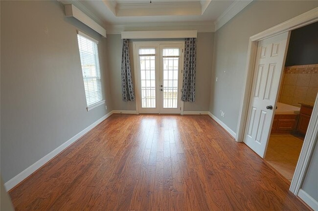 Building Photo - 10819 Almeda Park Dr