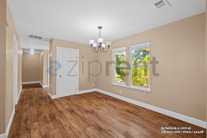 Building Photo - 935 Springoak Way