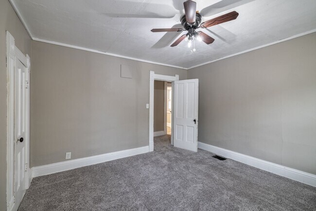 Building Photo - 3 Bedroom Midtown Home!