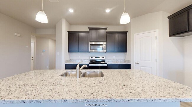 Building Photo - 2148 Chief St