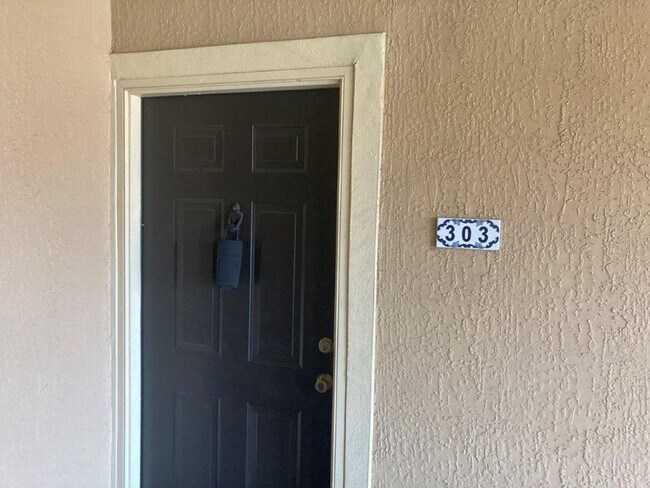 Building Photo - 1 bd / 1 ba in Palms Club Community