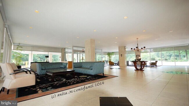 Building Photo - 10401 Grosvenor Pl