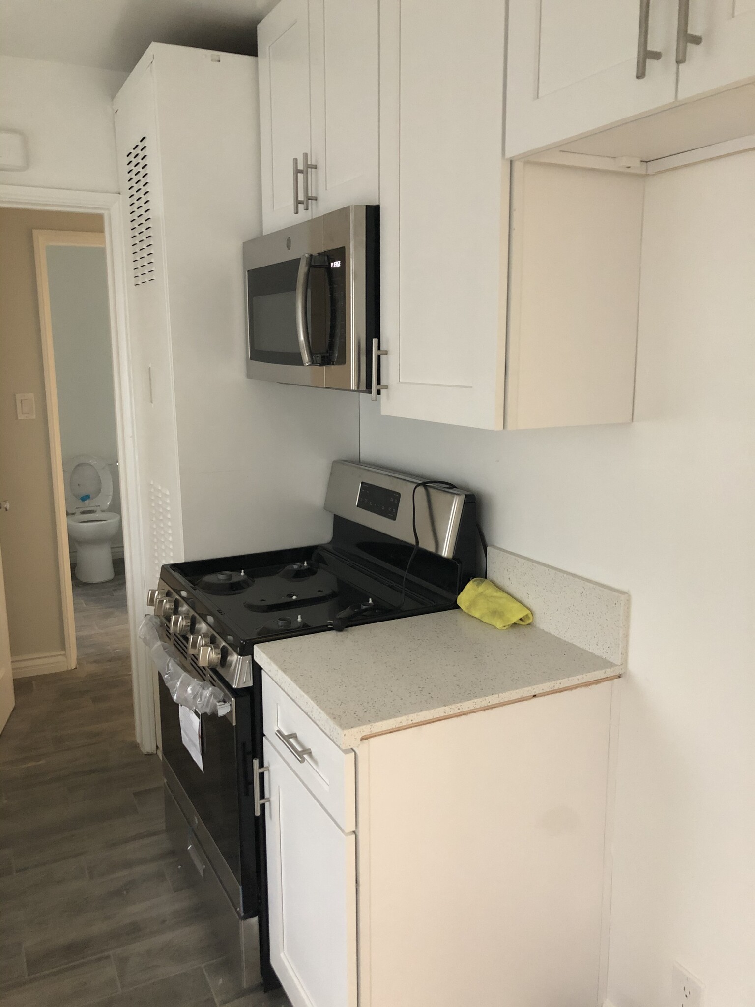 Kitchen - 11666 Chandler Blvd