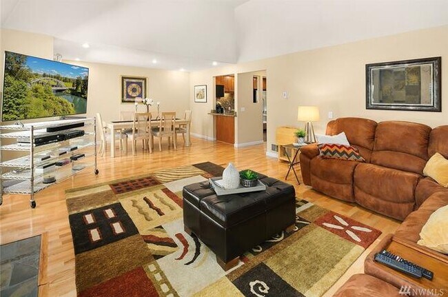 Dining - 1605 102nd Pl NE