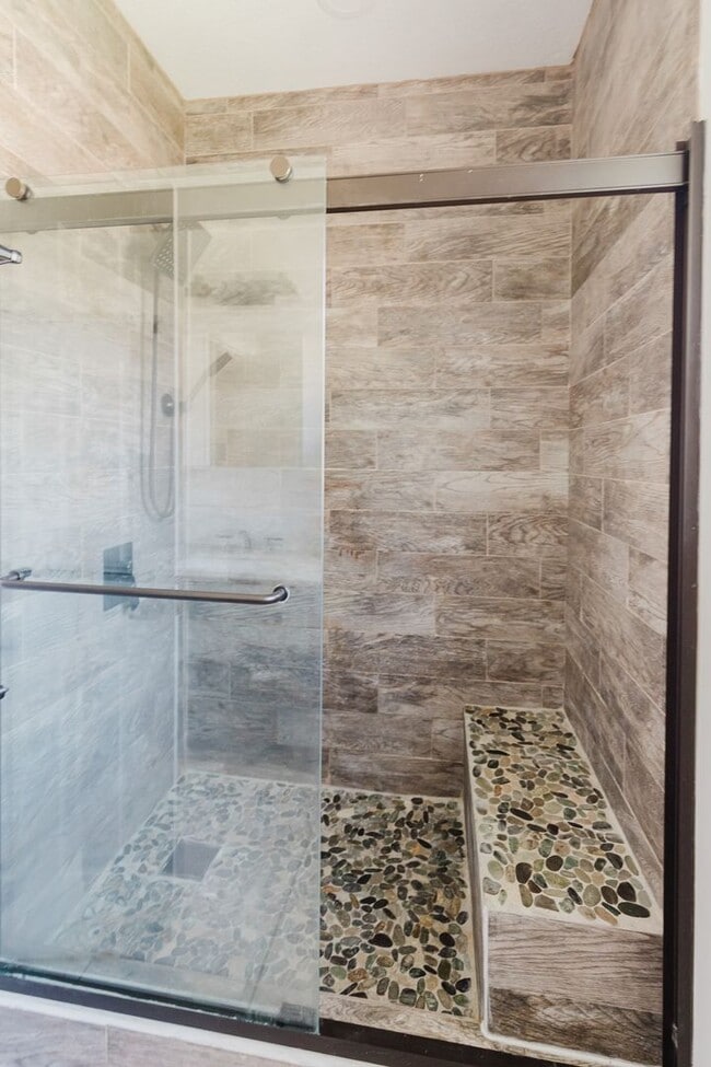 Building Photo - *MOVE IN SPECIAL* $350 OFF FIRST MONTH RENT! Spacious 4 Bedroom Home with Fireplace