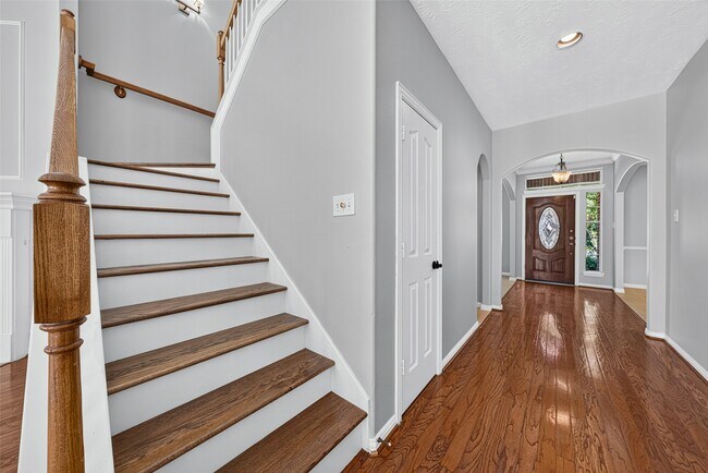 Building Photo - 8519 Babbling Brook Ct
