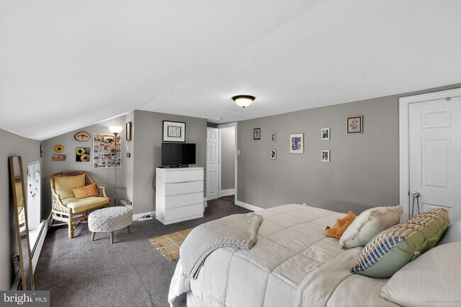 Building Photo - 4743 Umbria St