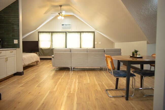 Building Photo - 4174 Cass St