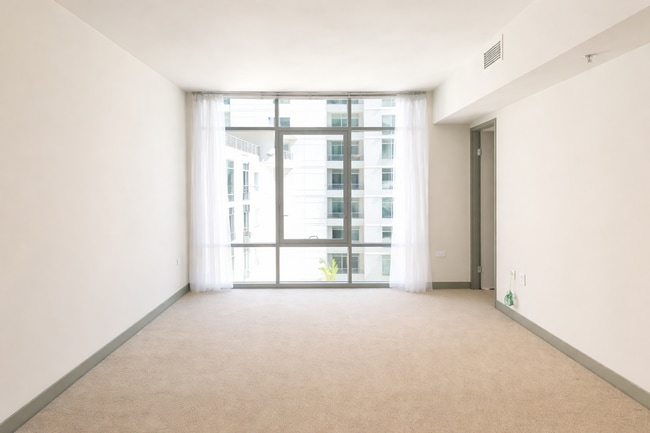 Building Photo - 425 W Beech St