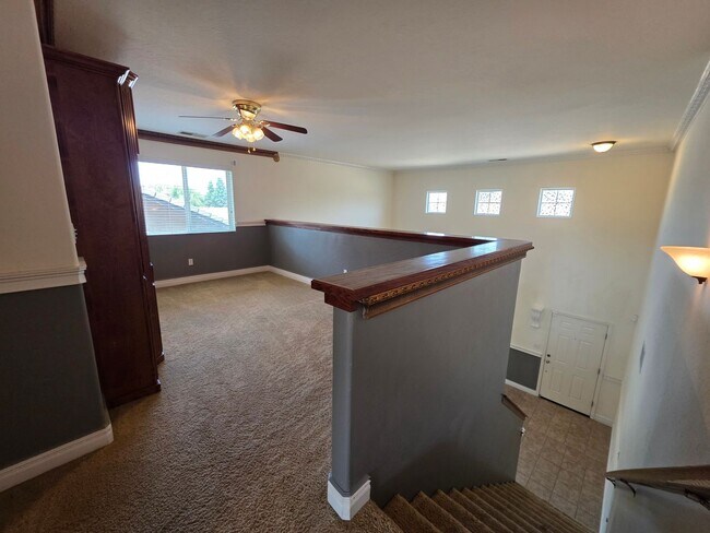 Building Photo - 4 bedroom 3 bathroom in SE Visalia!