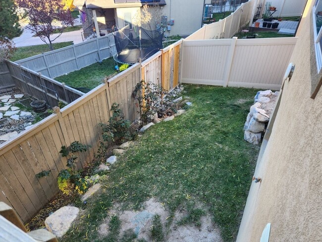 Building Photo - Great 5 Bed 2.5 Bath Home Newly Remodeled