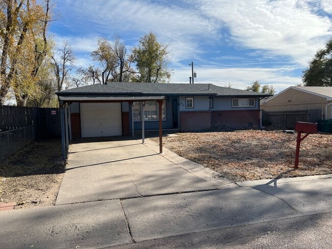 Building Photo - 137 Sumac Dr