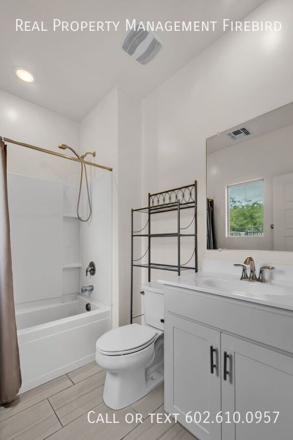Building Photo - 2272 W Harmont Dr