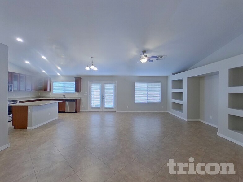 Building Photo - 43368 Palmen Dr