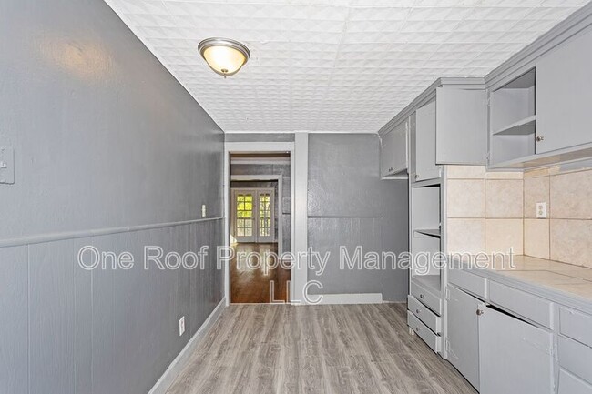 Building Photo - 3223 E 8th St