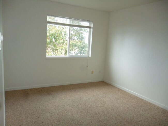 Building Photo - 2069