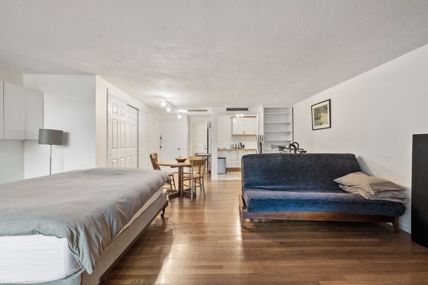 Building Photo - 260 Beacon St