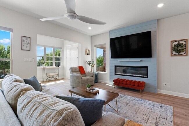 Building Photo - 7309 Sunset Blvd