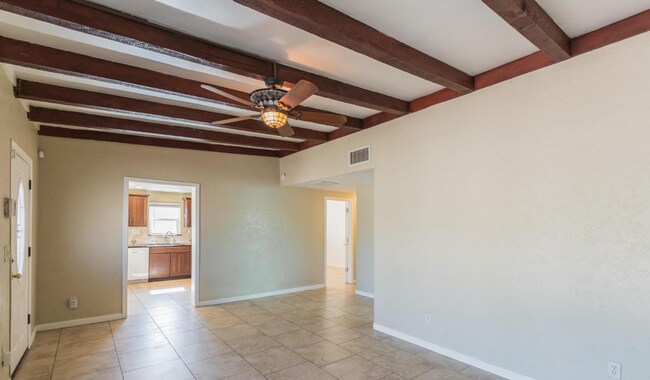 Building Photo - Available for a 10 month lease!! 4 bed, 2 bath less than a mile to campus! Pre-leasing for August...