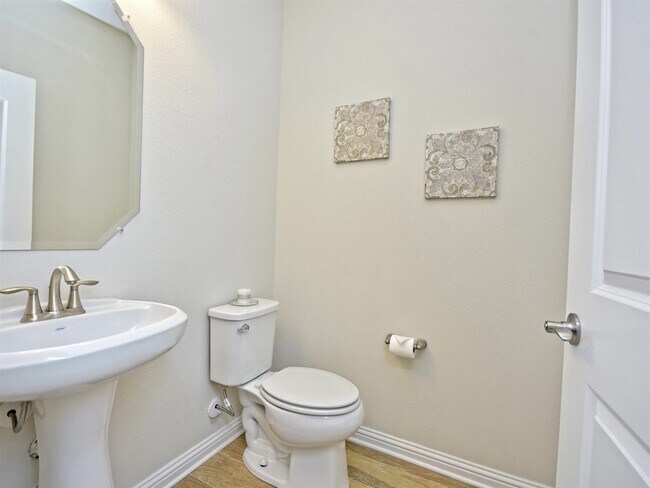 Building Photo - Spacious North Austin Gem: Modern Comfort,...