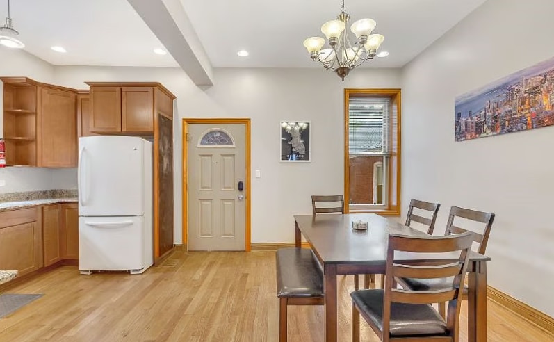 Building Photo - 1353 S California Ave