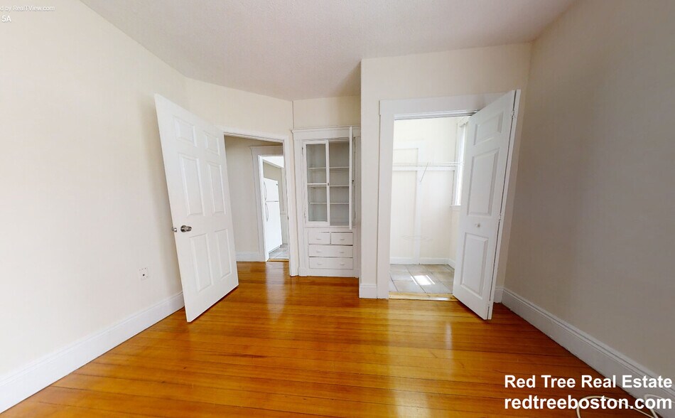 Building Photo - 11 Barrows St