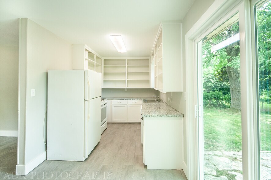 Building Photo - 113 E Bertha St