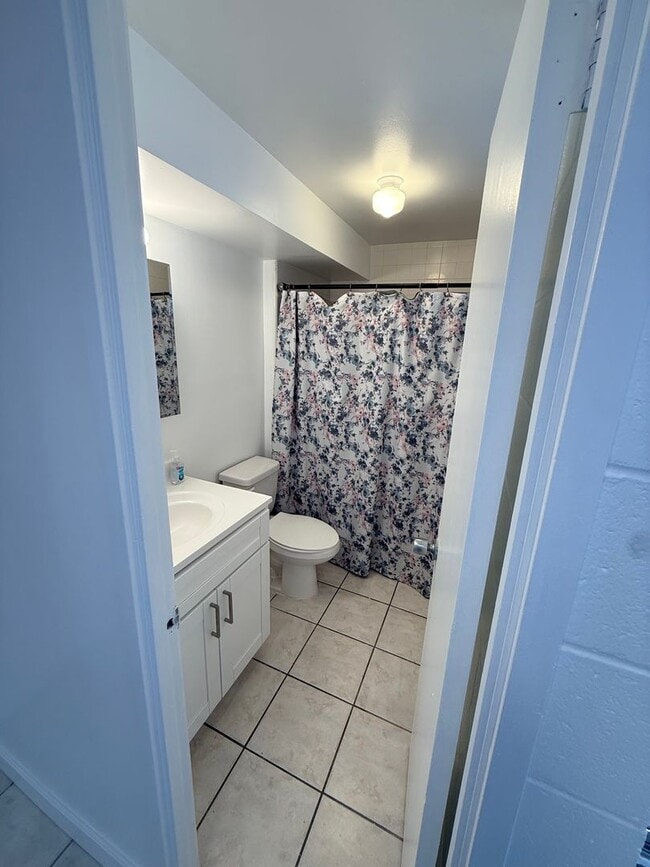 Building Photo - Studio w/ Parking For Rent – Convenient Urban Living in the Heart of Honolulu